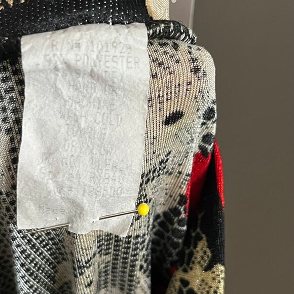 Susan Lawrence Cherry Red Floral Knit Romantic Short Sleeve Top Sz-Medium - Picture 10 of 10